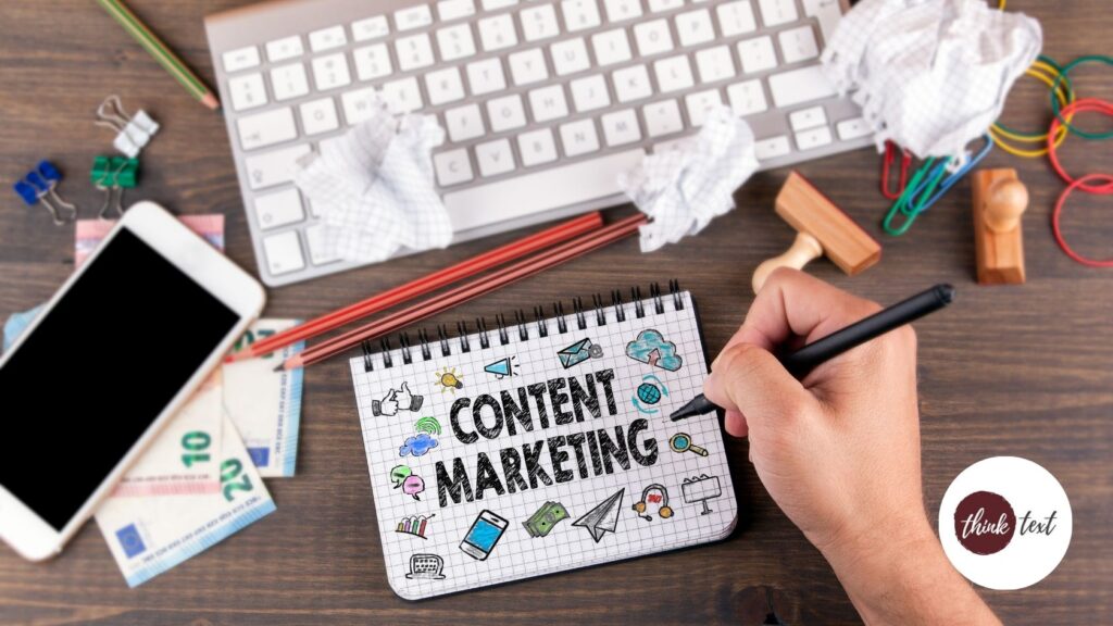 Welches Contentmarketing passt zu mir? Die Frage ist auf einem Block aufgezeichnet.