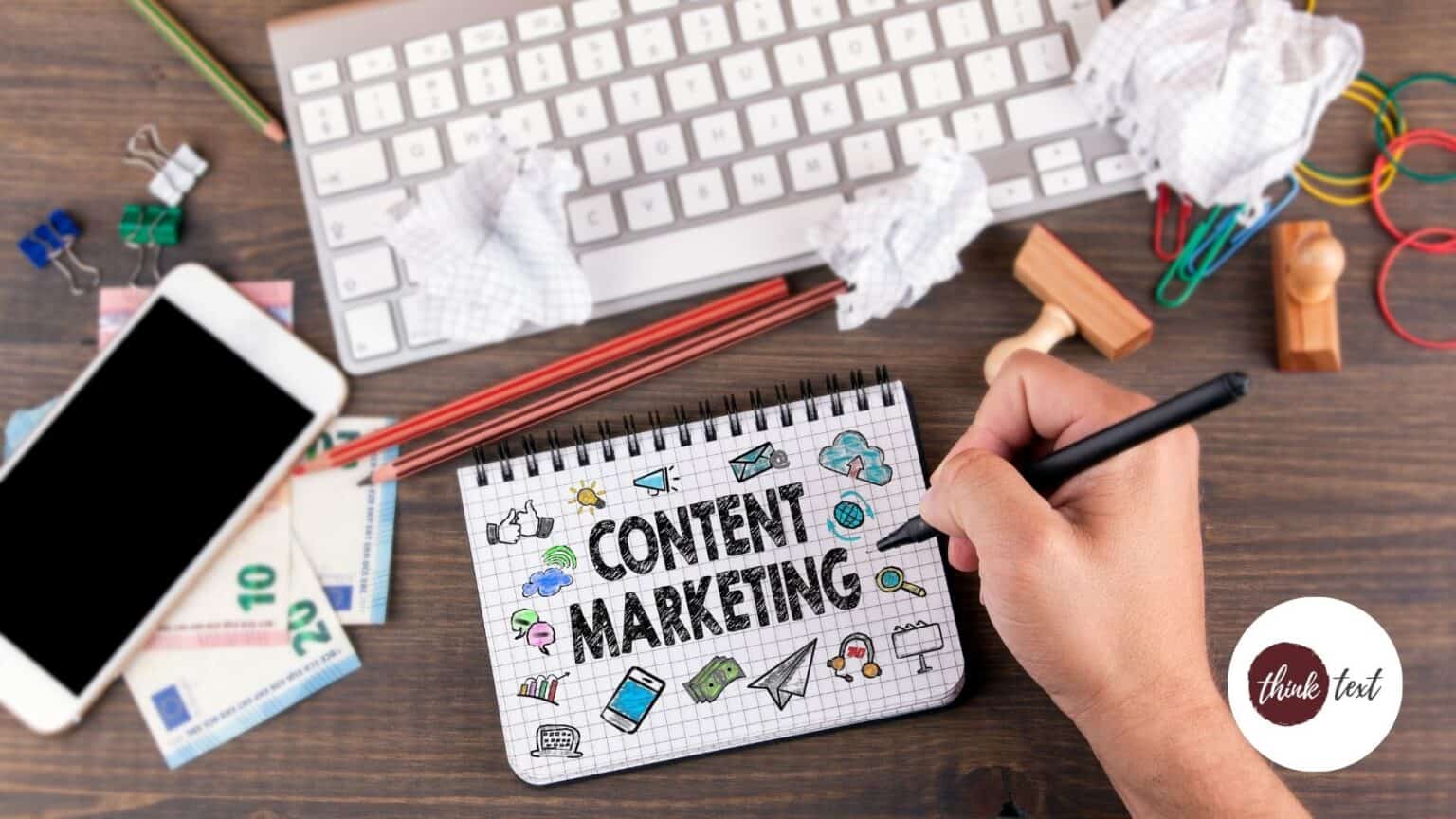 Welches Contentmarketing passt zu mir? Die Frage ist auf einem Block aufgezeichnet.