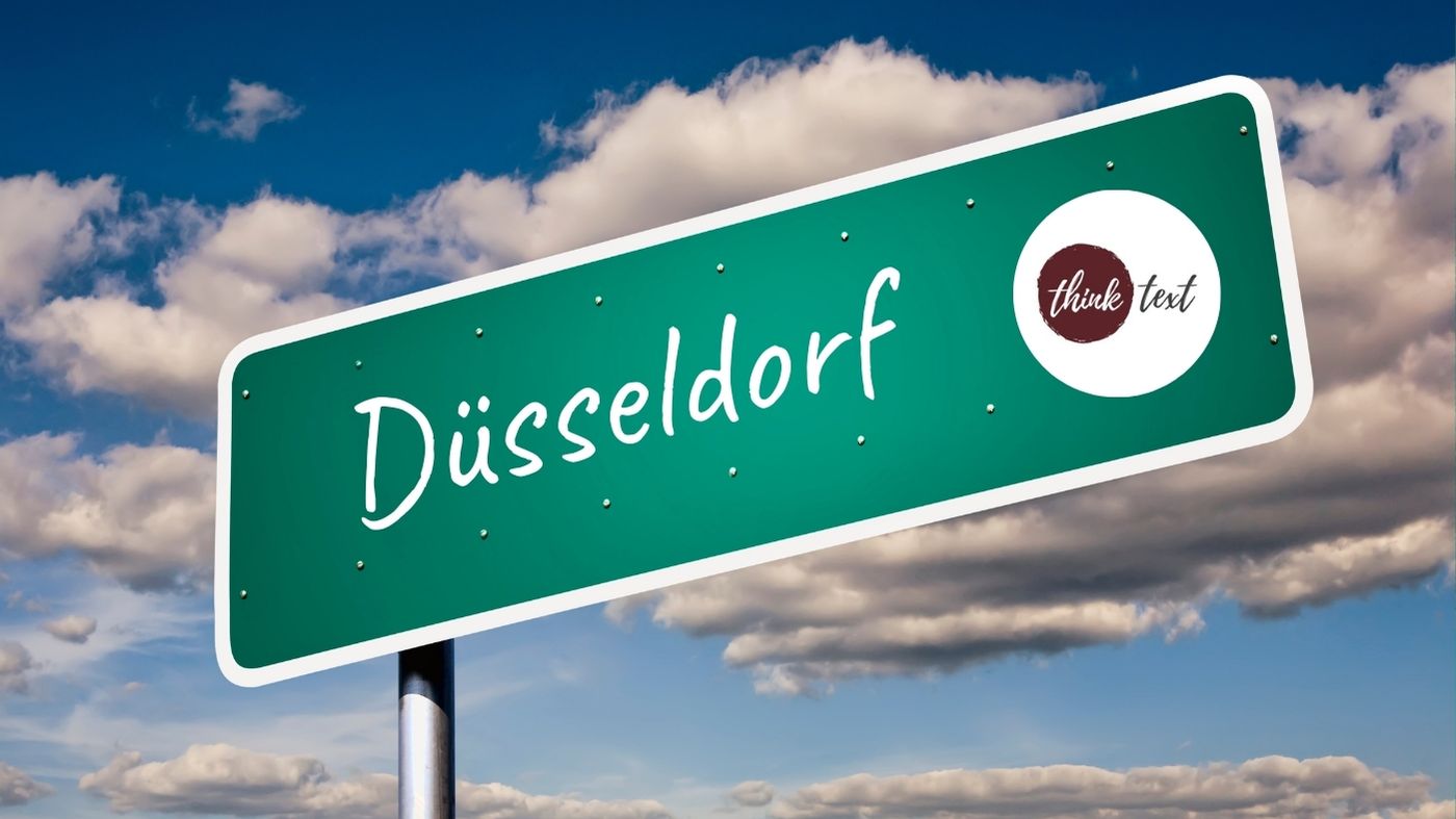 Local seo - Straßenschild zeigt nach Düsseldorf und zu thinktext